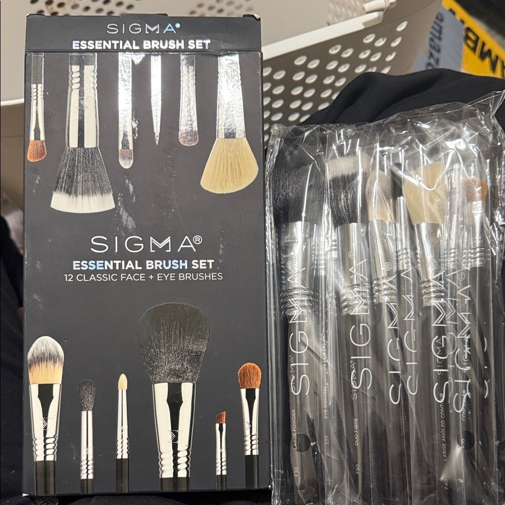 Sigma Beauty Black and White Brush Collection